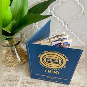 🏀 NBA WORLD CHAMPIONS 1990 DETROIT PISTONS COMMEMORATIVE BOOK OF CARDS 🏀